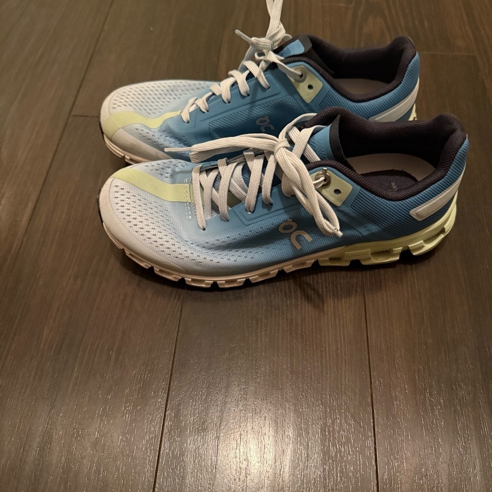 On Cloud Running Shoes - Cloudflow - Women's Size 6 (Light Blue/Yellow) - Picture 2 of 5